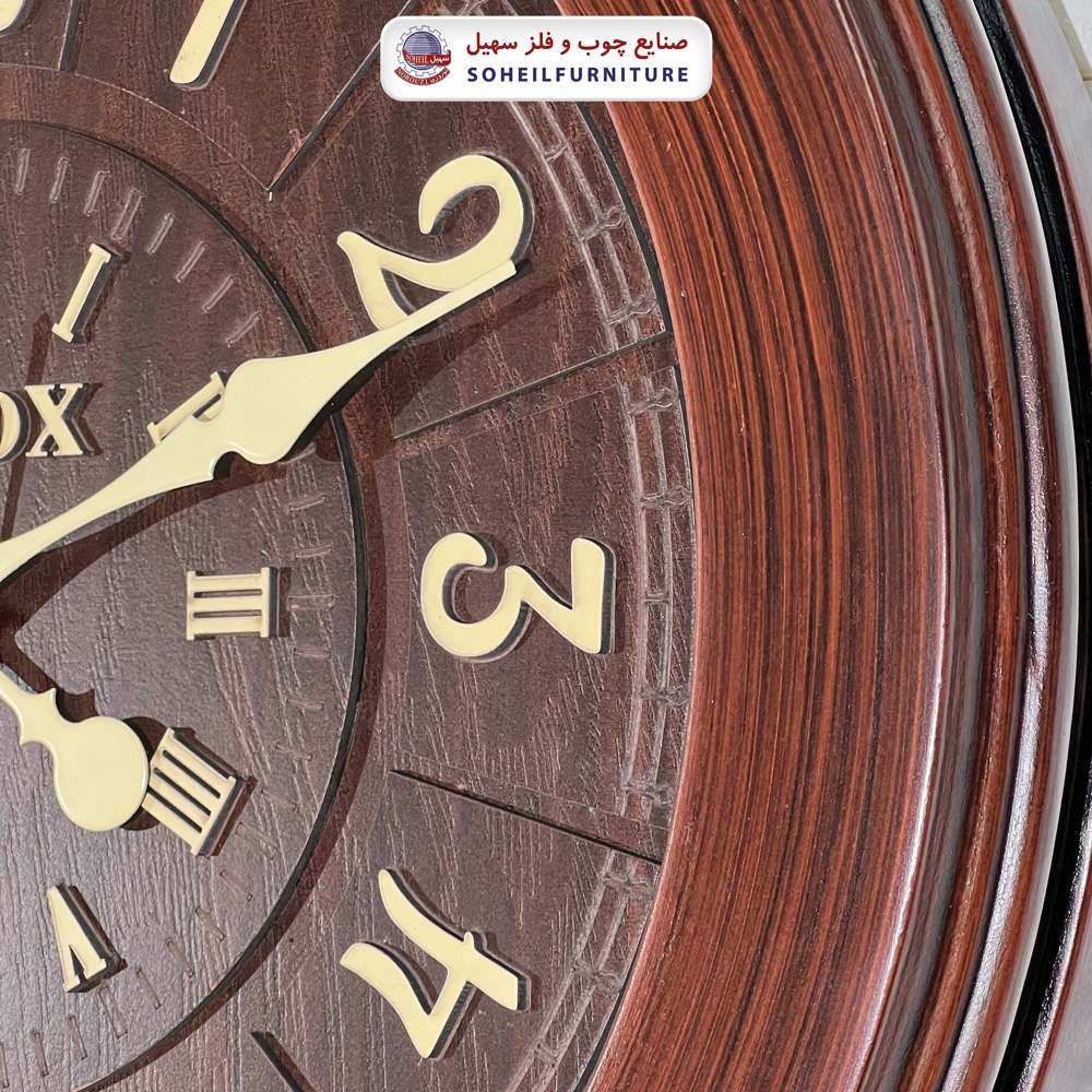 ساعت دیواری چوبی دایره با عدد رومی و انگلیسی و صفحه چوب و موتور بی صدا کلاسیک