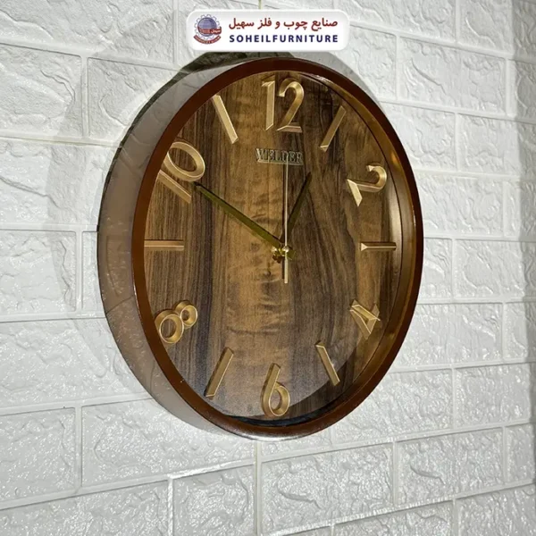 ساعت دیواری چوبی ولدر پس زمینه طرح چوب