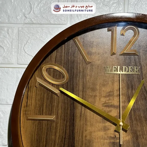 ساعت دیواری چوبی ولدر پس زمینه طرح چوب