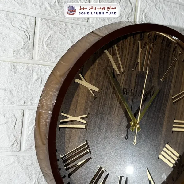 ساعت دیواری چوبی ولدر پس زمینه طرح چوب