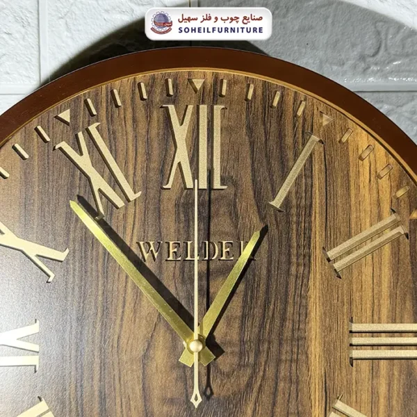 ساعت دیواری چوبی ولدر پس زمینه طرح چوب